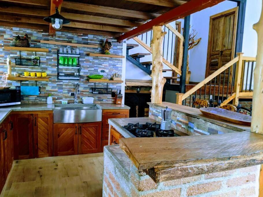 El Encanto Mountain Cabin Саленто Экстерьер фото
