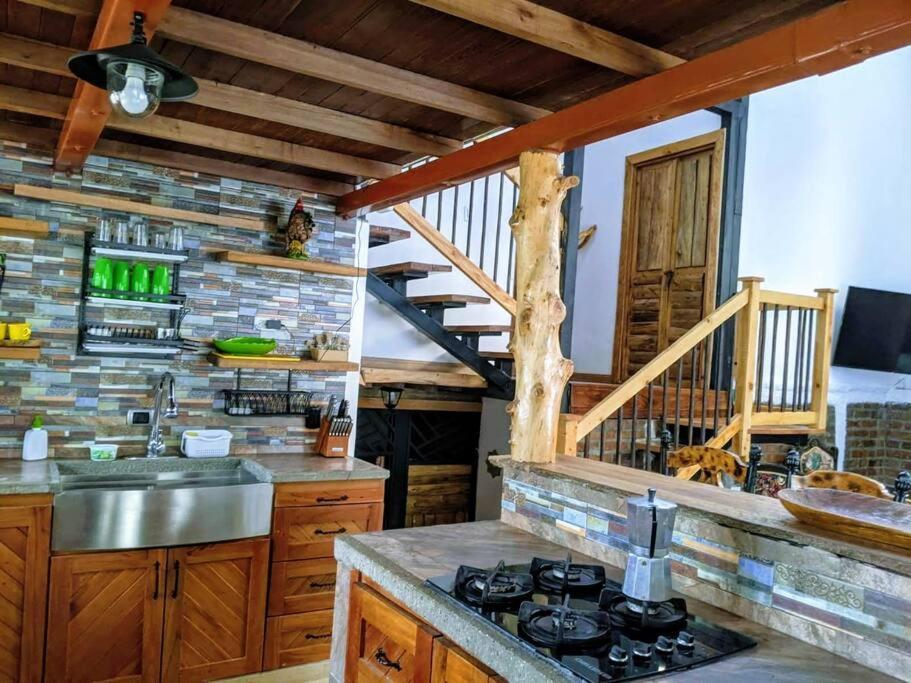 El Encanto Mountain Cabin Саленто Экстерьер фото